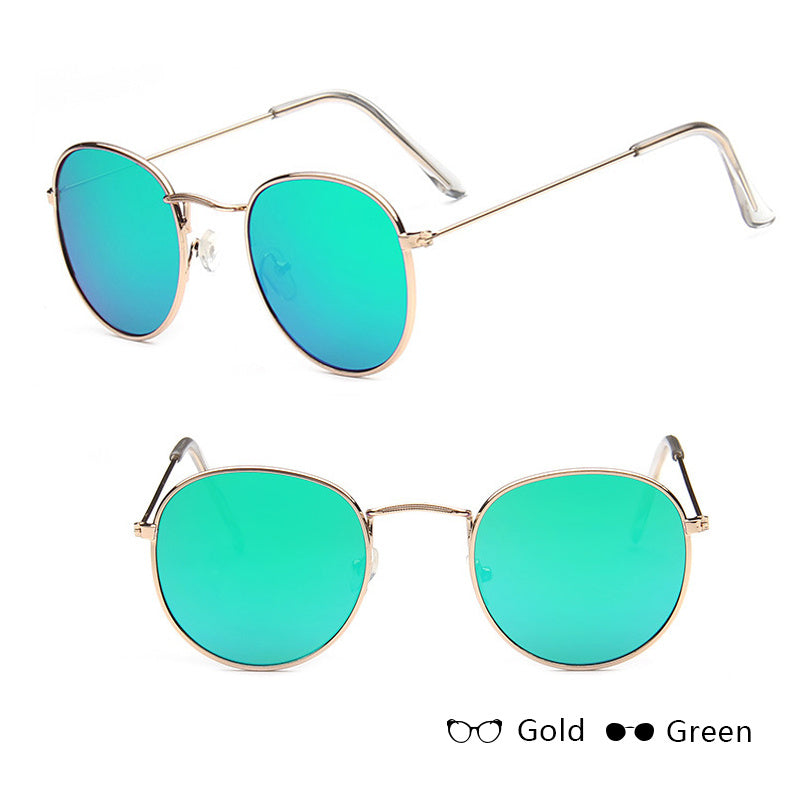 "Women's Retro Sunglasses - Stylish Vintage Eyewear for Fashionable Looks"