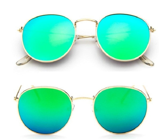 "Women's Retro Sunglasses - Stylish Vintage Eyewear for Fashionable Looks"