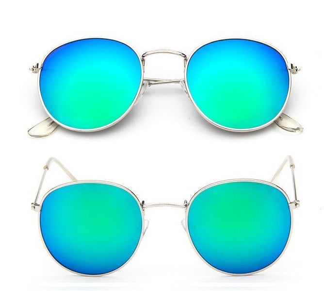 "Women's Retro Sunglasses - Stylish Vintage Eyewear for Fashionable Looks"